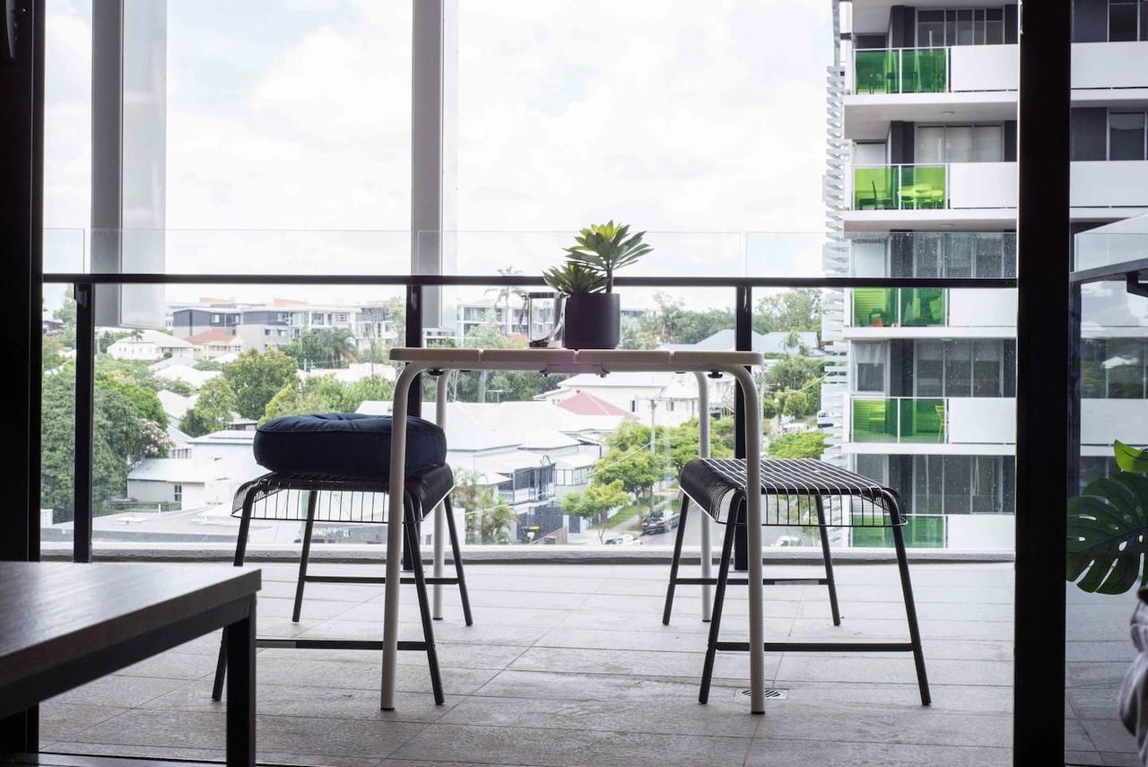 Modern Apartment With Balcony & Parking Brisbane Exterior photo